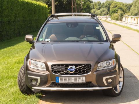 Volvo XC70 - barna
